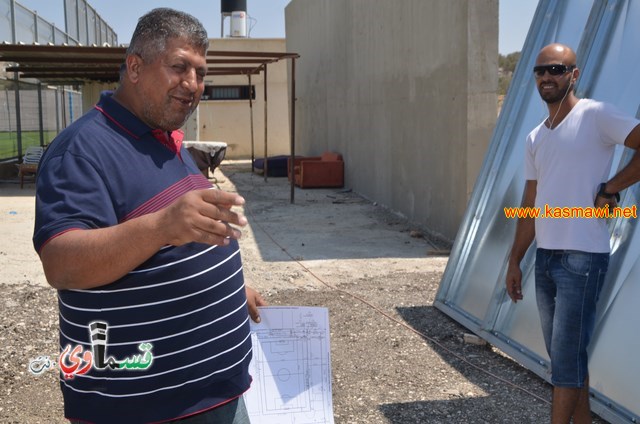 كفرقاسم تنتصر.. واغلقت الابواب !!! عمو عادل يُسلم مفاتيح استاذ ابو خميس الدولي الى رؤساء الفرق الرياضية بعد اتمامه وتغليقه  